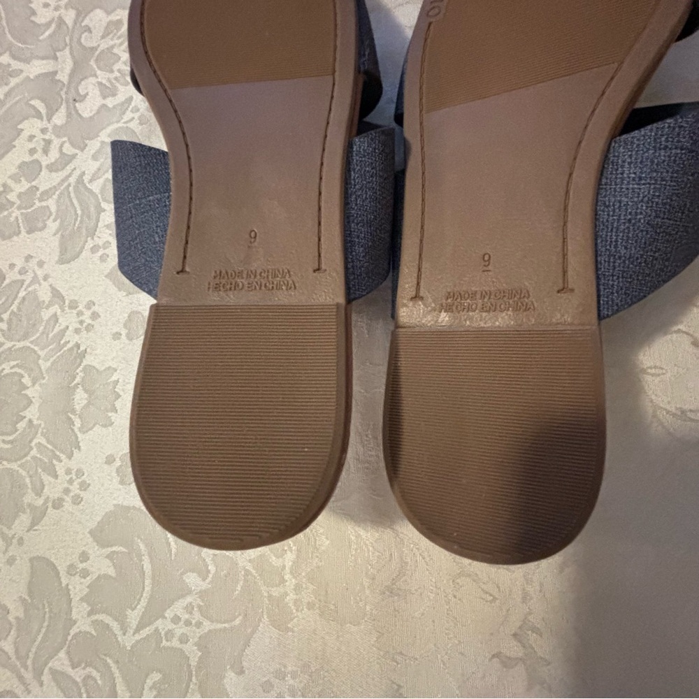 ❤️2/$15 or 3/$21❤️ Old Navy Faux Leather Link Strap Slip-on Sandals, Size 9 - Picture 9 of 10